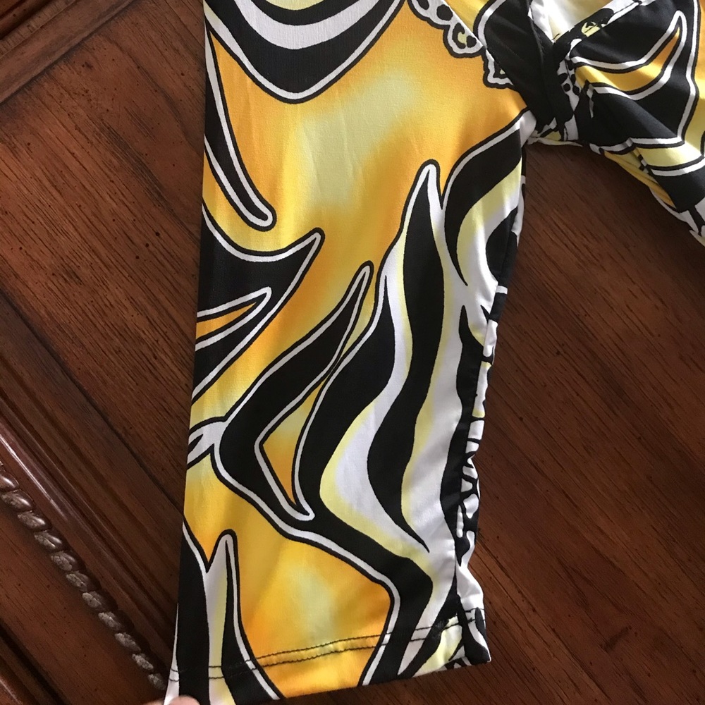 NEW! Key-Hole pattern shirt - Picture 4 of 4
